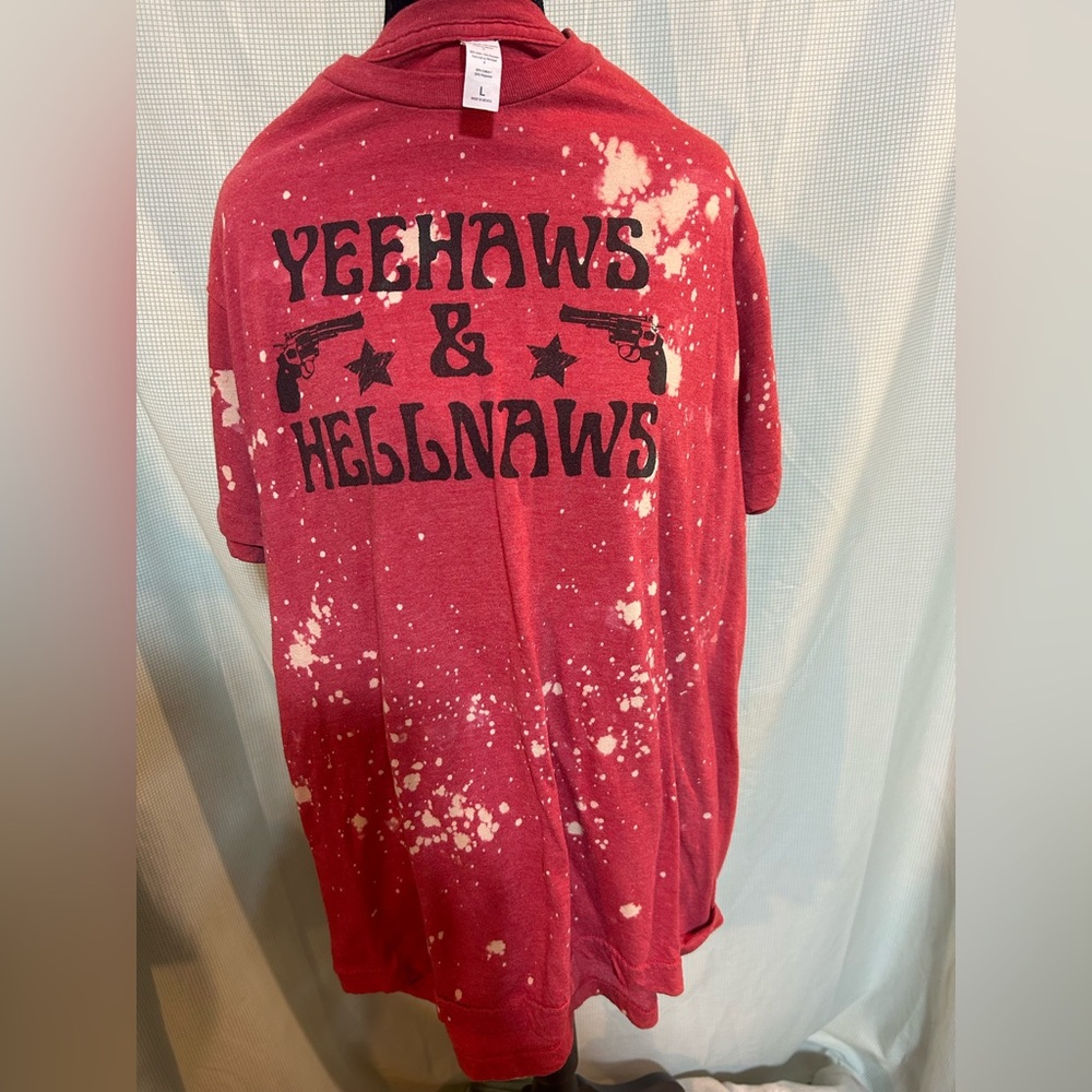 Light Red Graphic Tee “Hell Naws and Yee Haws” xL